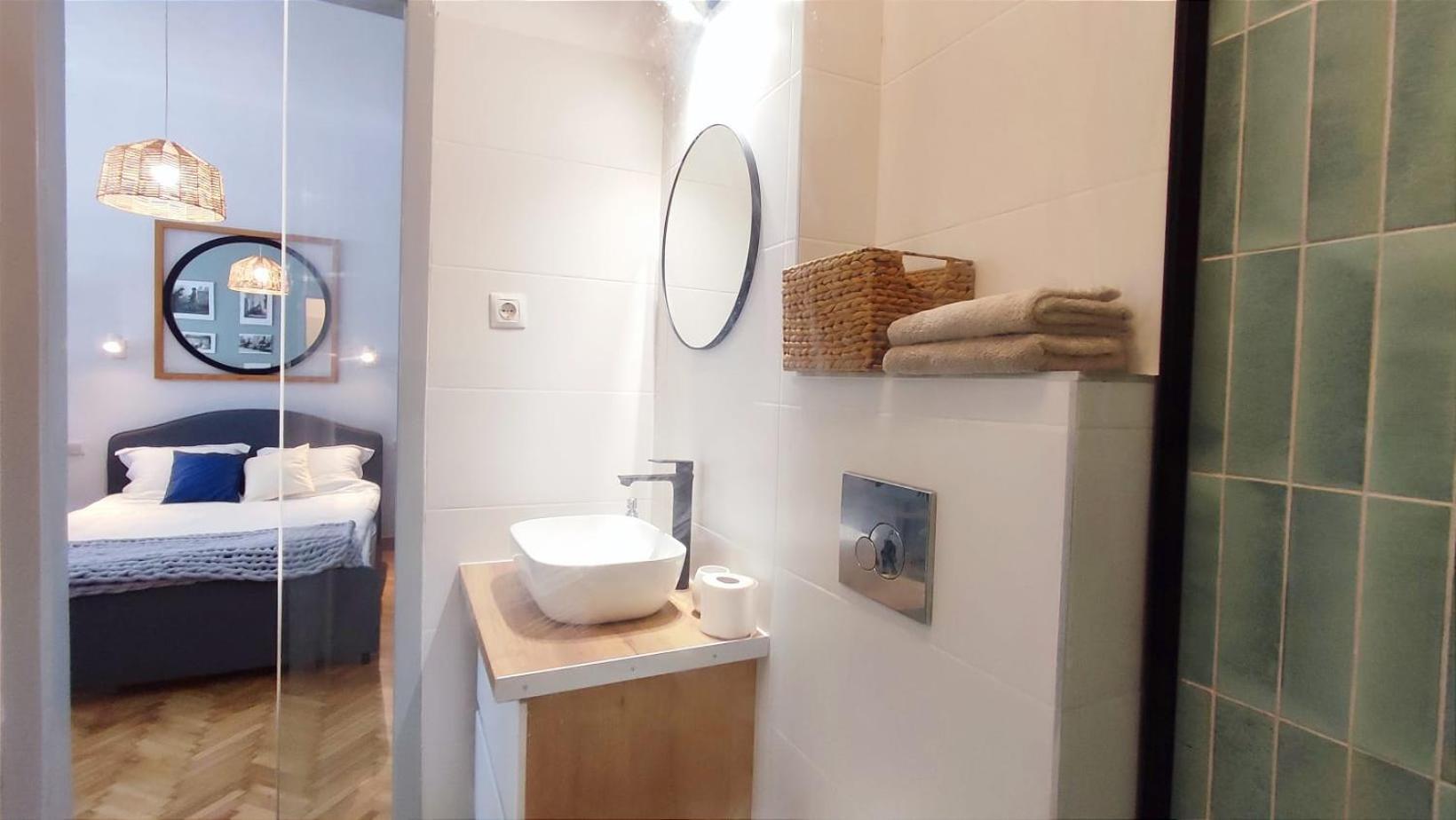 Isac 15 Apartment